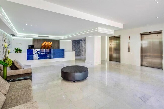 Building Photo - 6423 Collins Ave