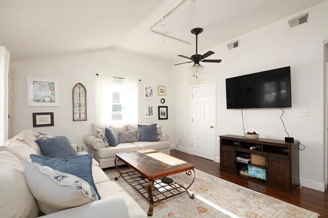 Foto del edificio - 317 Douglas Ct