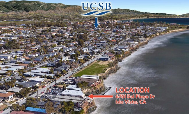 Foto del edificio - 4 Bed 2 Bath Ocean front on Del Playa Dr.