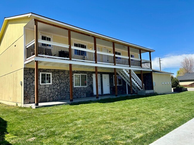 Building Photo - 7th