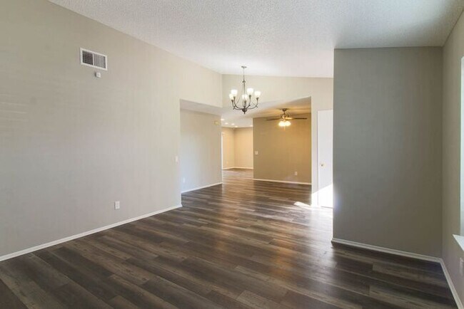 Foto del edificio - Upgraded and super clean!