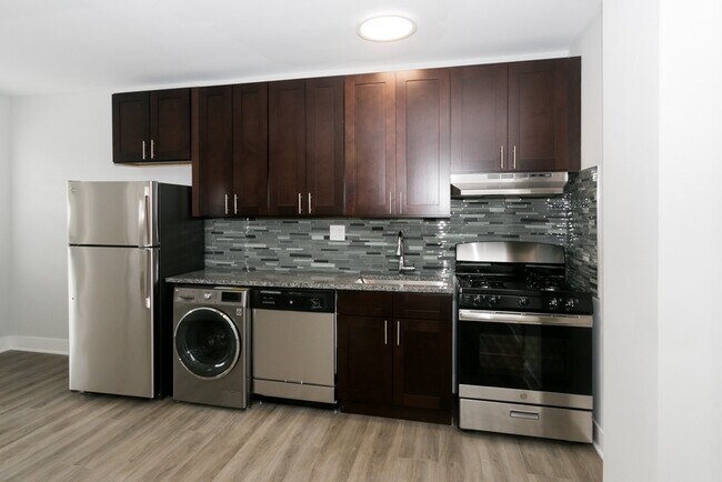 Building Photo - 727 Judson Ave