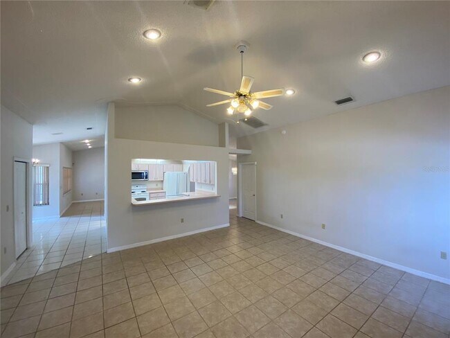 Foto del edificio - 2397 E County Rd 466