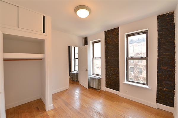Building Photo - 234 E 4th St