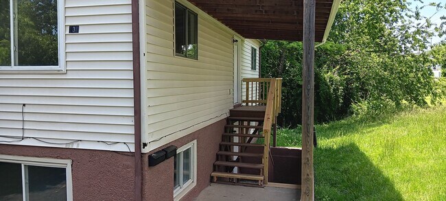 Building Photo - Christiansburg, 2 BR / 1 BA, Available in ...