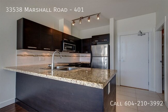 Building Photo - Top Floor Unit