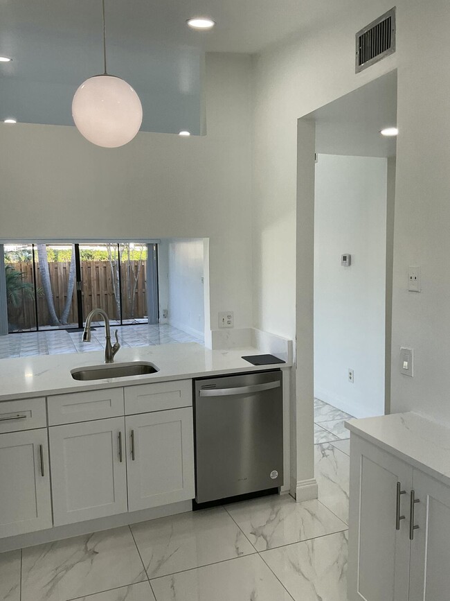 Building Photo - 10212 Boca Bend E