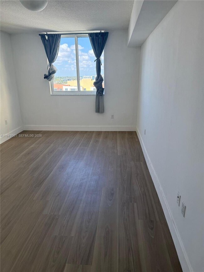 Foto del edificio - 18800 NE 29th Ave