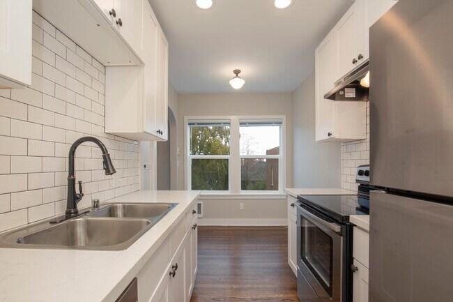 Building Photo - 1404 3rd Ave N