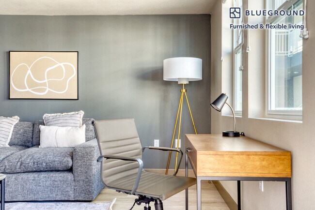 Foto del edificio - 920 Bayswater Ave