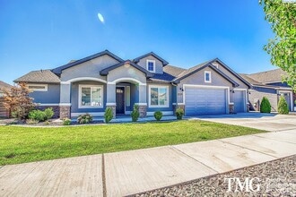 Building Photo - 3939 Corvina St
