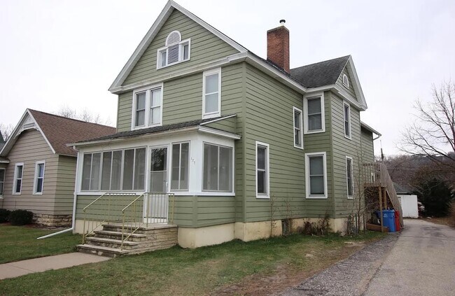 Foto del edificio - 177 E 9th St