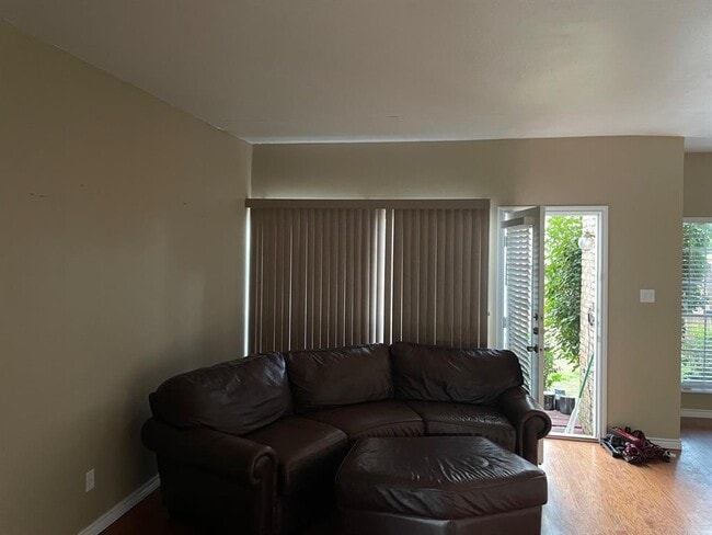 Building Photo - 2405 Northlake Ct