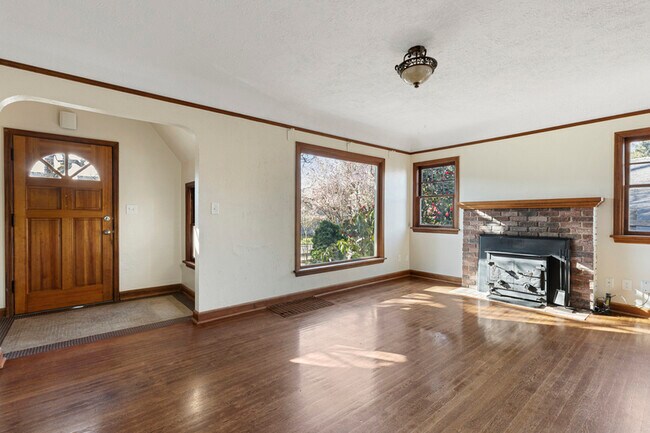 Building Photo - 4430 NE 78th Ave