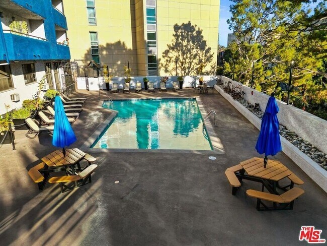 Foto del edificio - 10982 Roebling Ave