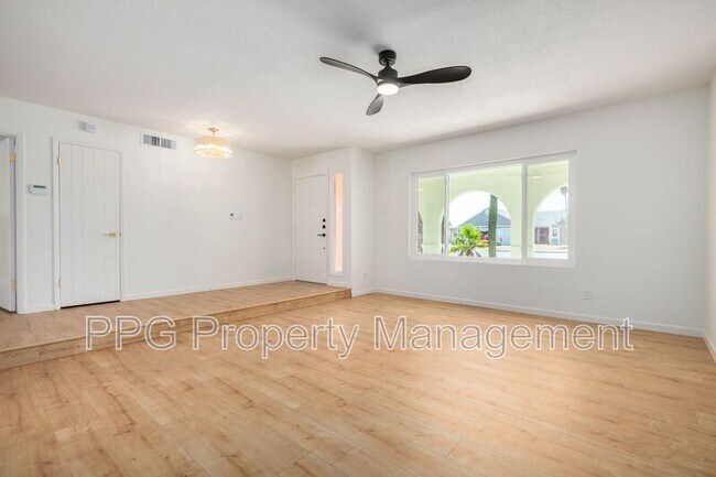 Building Photo - 11025 N 55th Ave