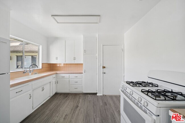 Building Photo - 1308 Havenhurst Dr