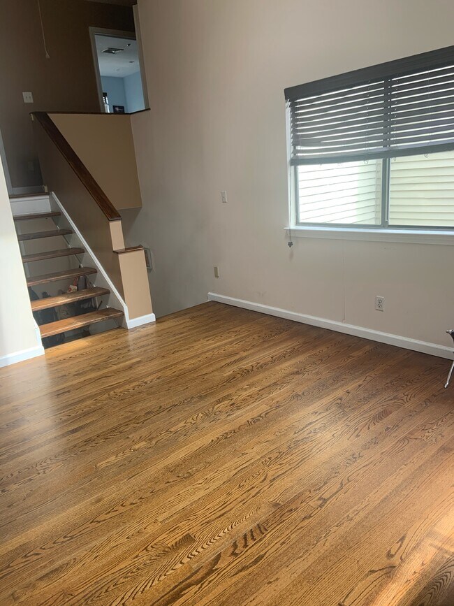 Building Photo - 1302 Hunters Run