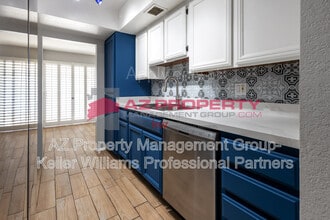 Building Photo - 938 E Villa Maria Dr