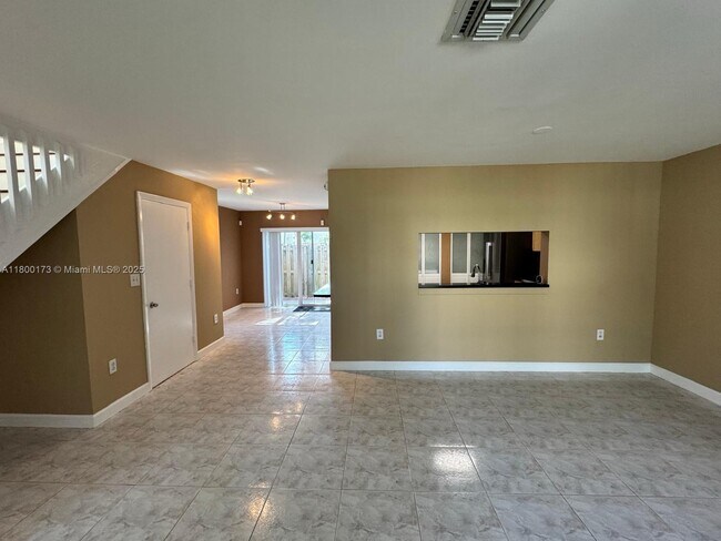 Foto del edificio - 10876 NW 8th St