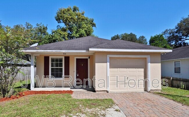 Foto del edificio - 8127 Cocoa Ave