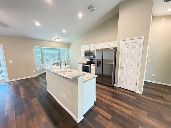 Foto del edificio - Stunning, Beautiful 3 Bedroom, 2 Bathroom Home in Ocala!