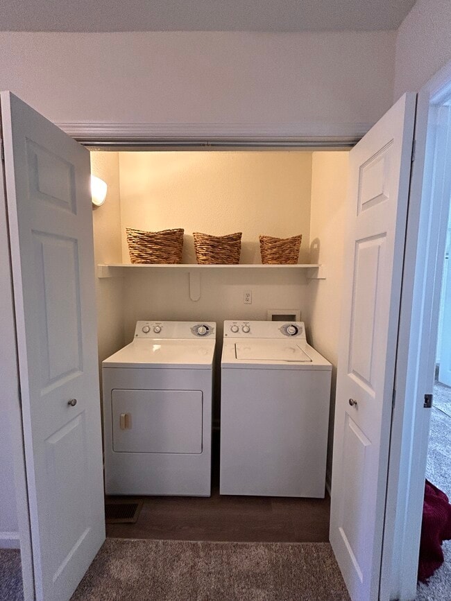 Foto del edificio - 1065 Fords Pointe Cir