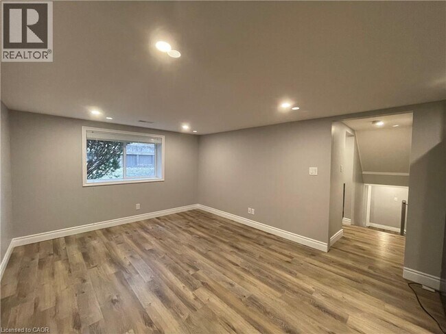 Building Photo - 124 Forest Hill Dr