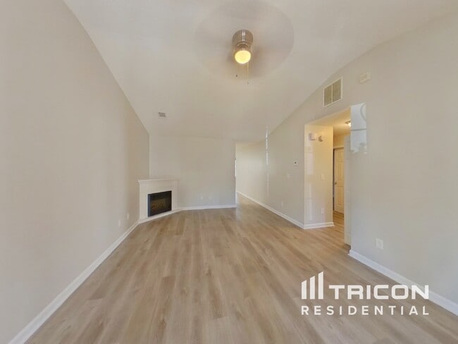 Building Photo - 2177 Red Oak Cir