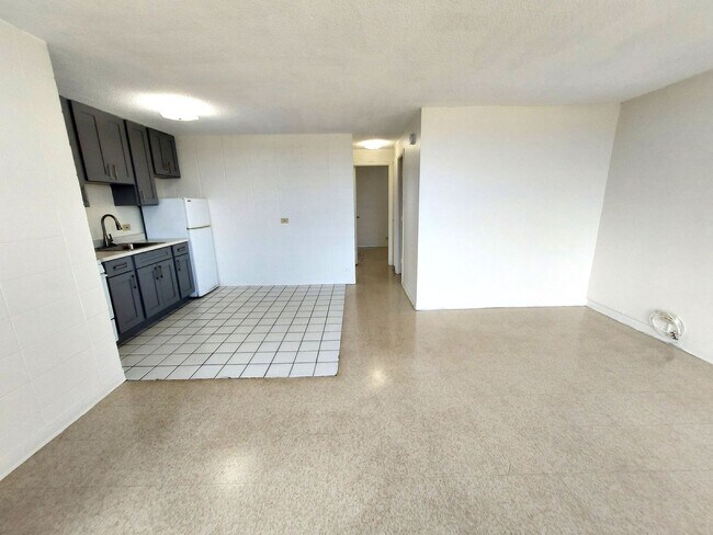 Building Photo - Leolua Regent Waipahu Town 3rd Fl 2BR/1BA/...