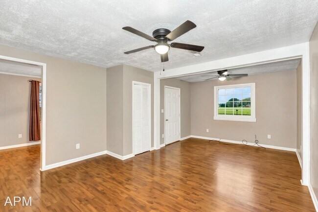 Foto del edificio - 2 br, 1 bath House - 7912 Oakwood Lane