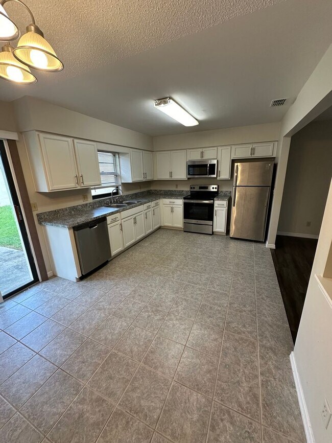 Foto del edificio - MOVE IN SPECIAL- Lovely 2/2 Duplex Home fo...