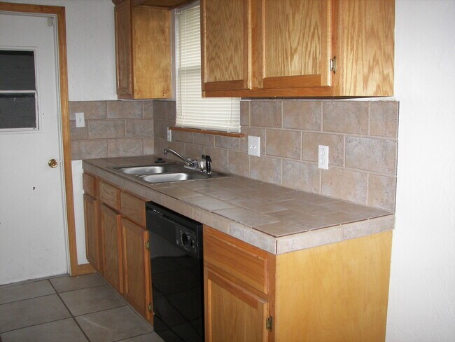 Foto del edificio - Adorable! You'll Love All the Oak!