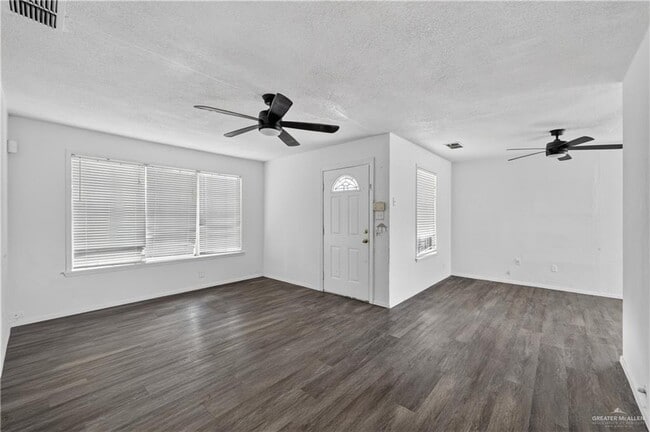 Building Photo - 20 Quince Ave