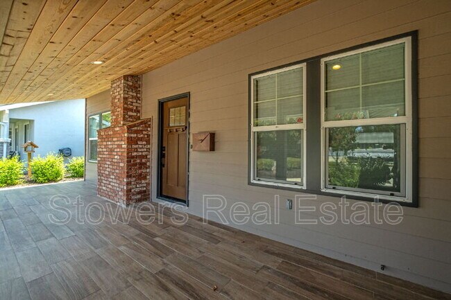 Building Photo - 823 Mohawk Dr
