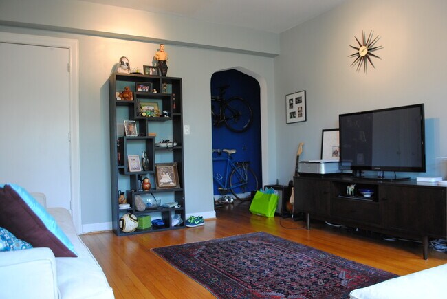 Foto del edificio - 1615 Kenyon St NW Apt. 49