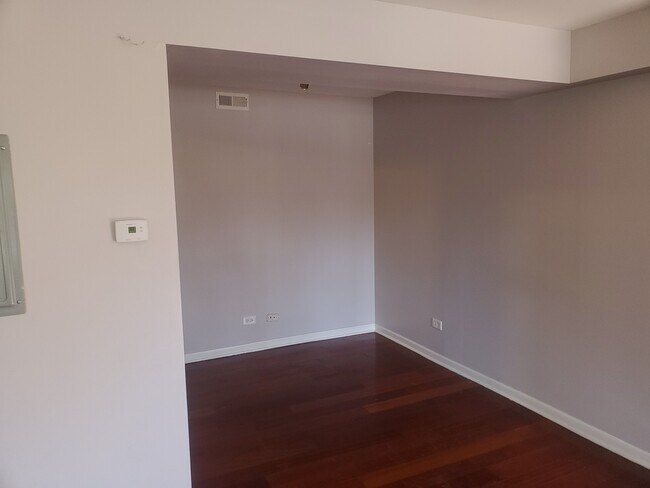 Foto del edificio - 7642 S Exchange Ave