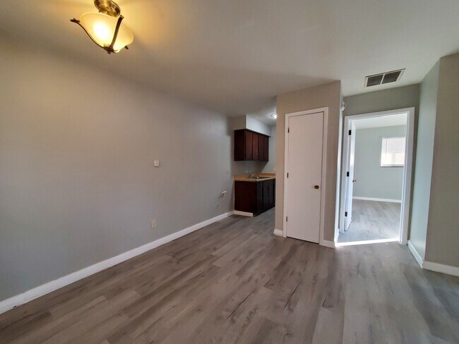 Kitchen - 706 N Broadway St