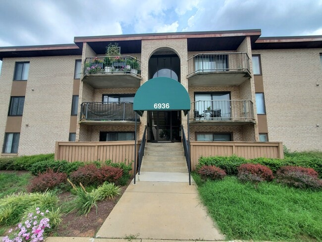 Building Photo - 6936 Hanover Pky