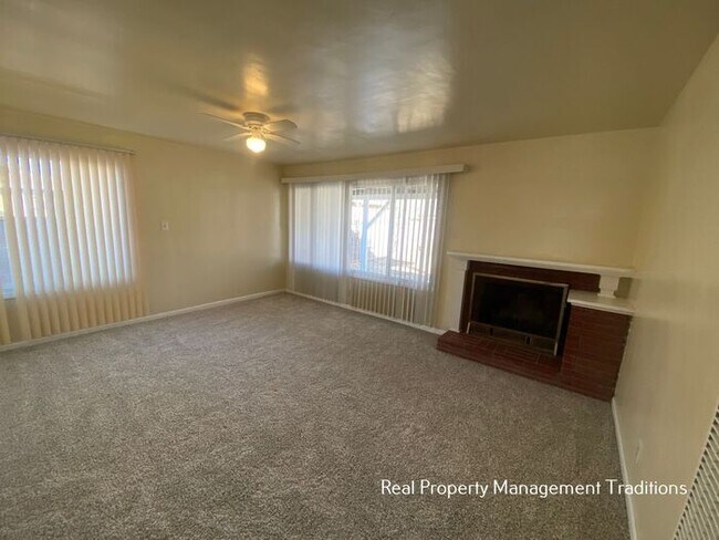 Building Photo - Centrally located 3 + 1 in Lancaster