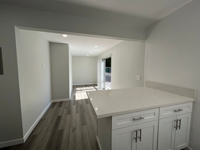 Foto del interior - 616 North Sweetzer Avenue