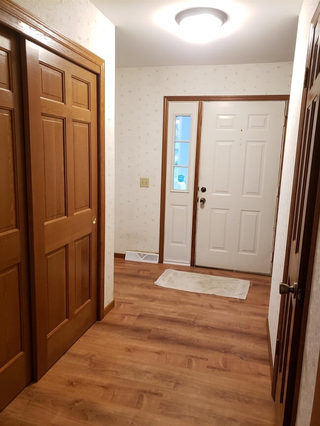 Building Photo - 7618 Westchester Dr