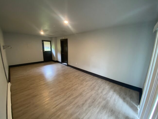 Building Photo - 908 Shasta Dr