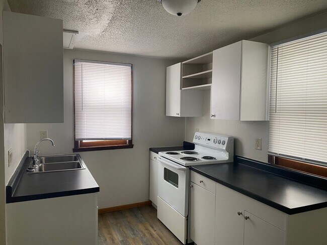 Building Photo - 3 bed, 2 bath Single Family Home
