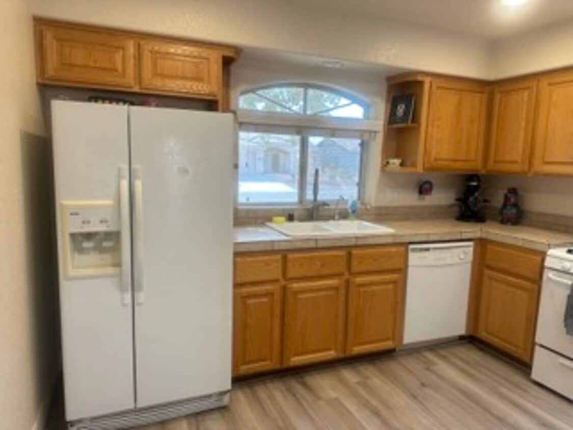 Primary Photo - Perfectly Placed & Full of Space – 3 Bed i...