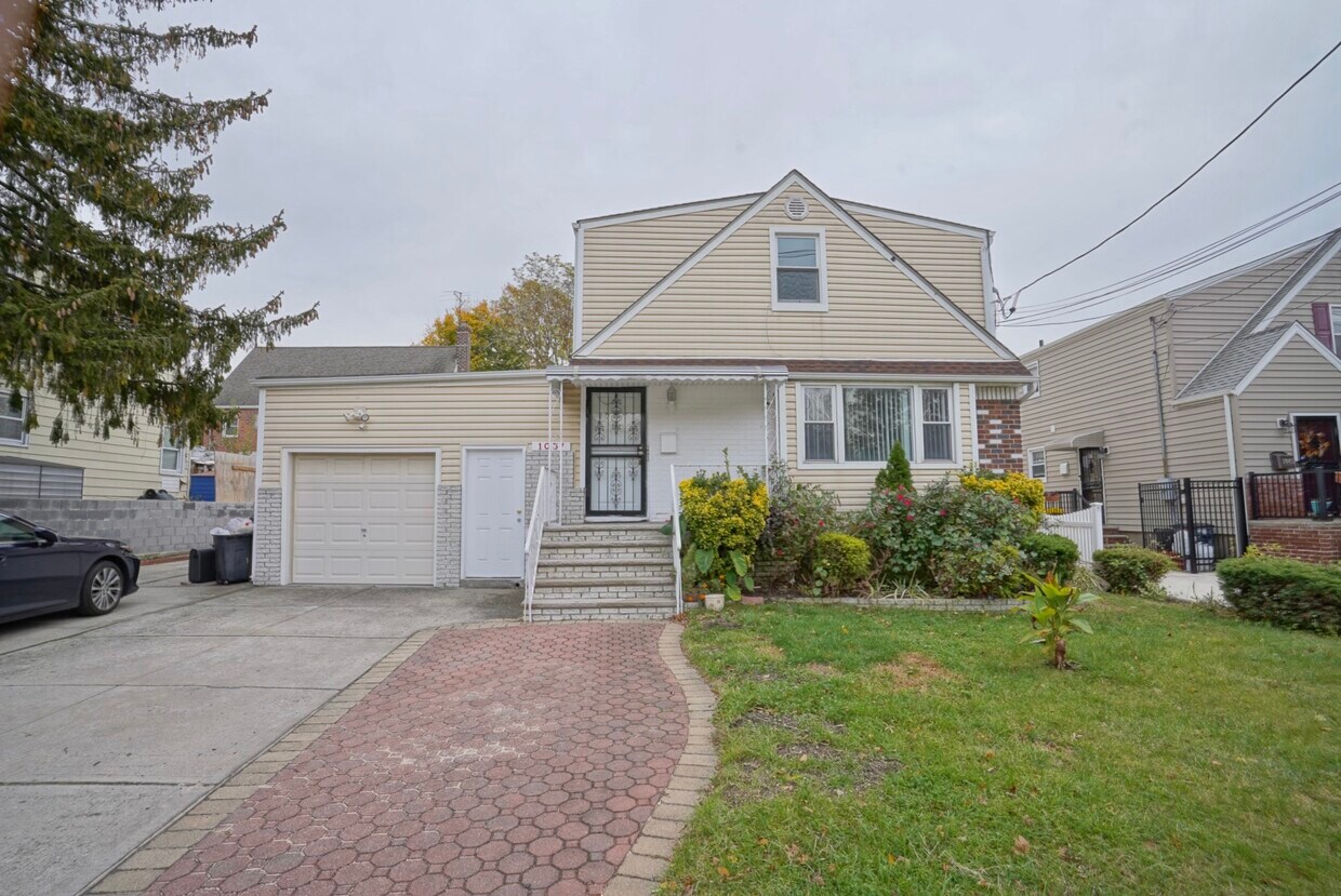 Primary Photo - 1037 Elmont Rd
