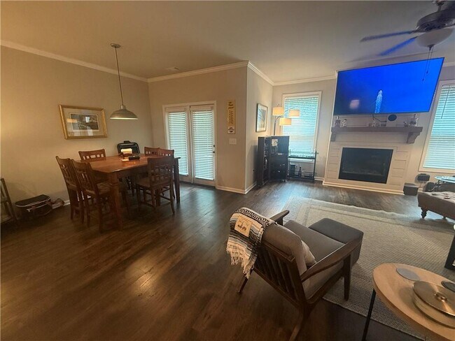 Foto del edificio - 5639 Parkview Ln