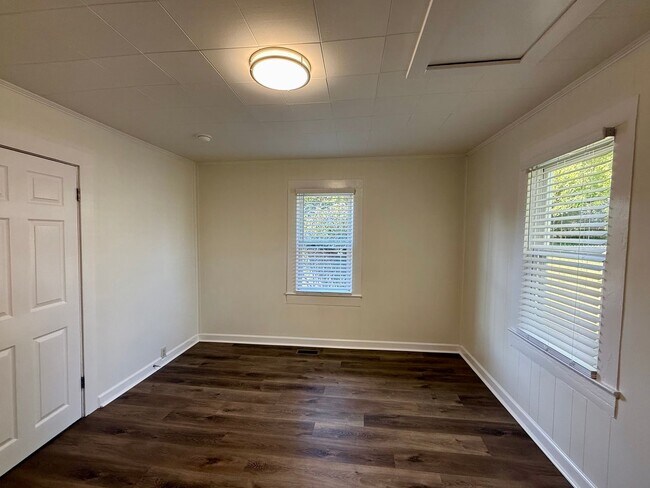Foto del edificio - Cozy 1BR • 1BA Home Near Downtown Burlington!