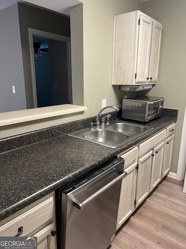 1025 Ridgefield Dr, Peachtree City, GA 30269 Condo for Rent in