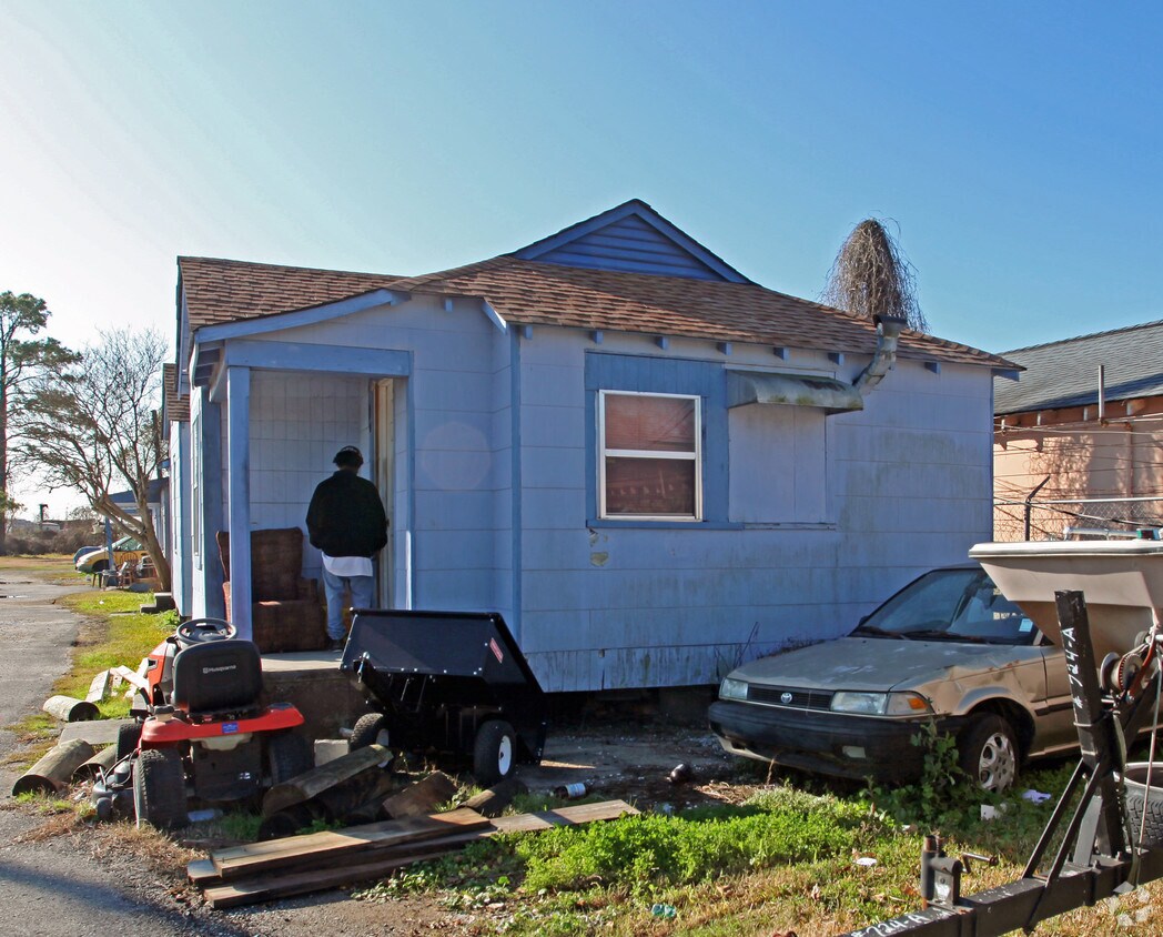 Primary Photo - 8600 Chef Menteur Hwy